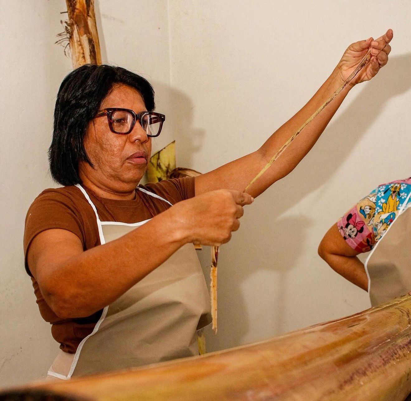 Oficina com fibra da bananeira incentiva empreendedorismo feminino em Atalaia